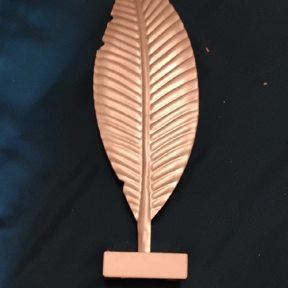 Elegant Gold Leaf Sculpture